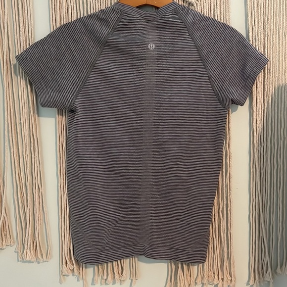 Lululemon Crop Tee - Picture 3 of 3
